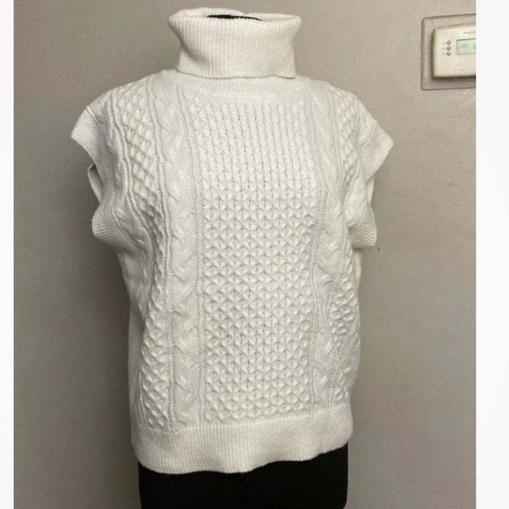 9-23 Oliver O White Sleeveless Sweater Turtleneck Small Oversized